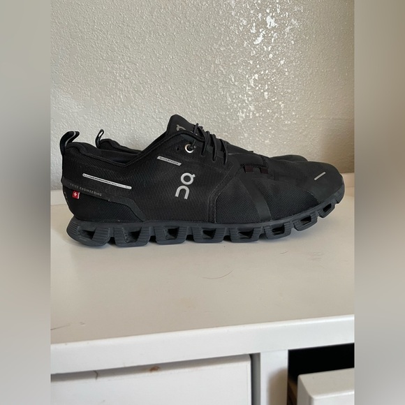 On Running Men's Black and Gray Athletic Shoes - Picture 1 of 8